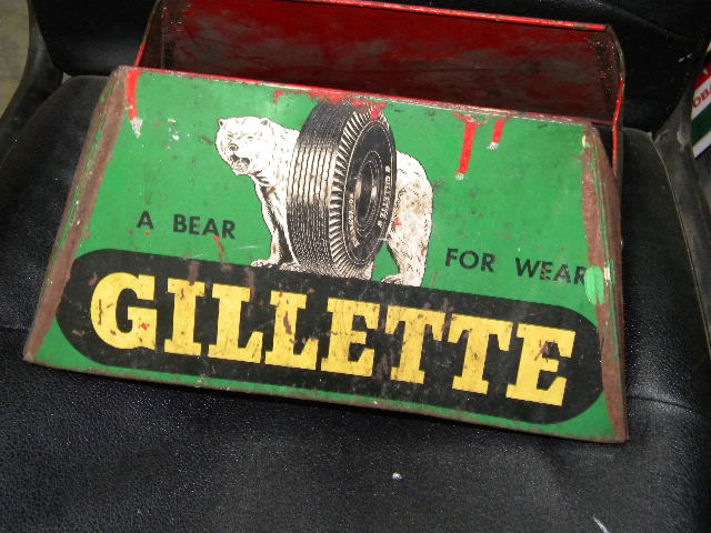 Gillette Tin Tire Rack w/ Bear Graphics $OLD