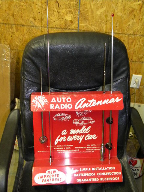 Auto Radio Display Sign w/ Antenna's $OLD